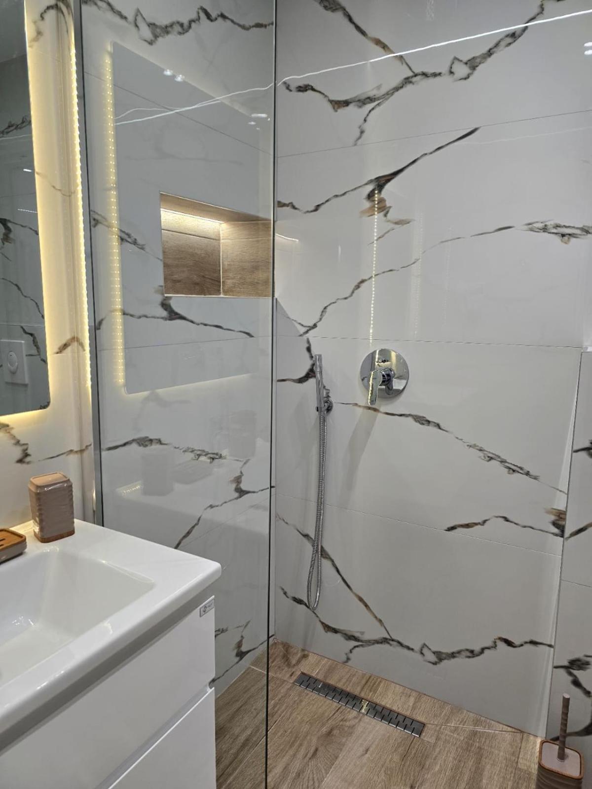 Aila Apartment ซารานเดอ ภายนอก รูปภาพ